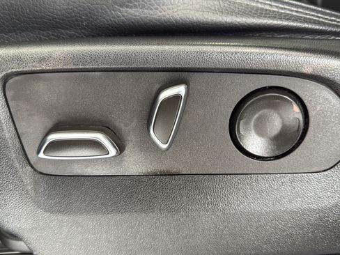Used 2022 GMC Yukon XL Denali RWD image 13