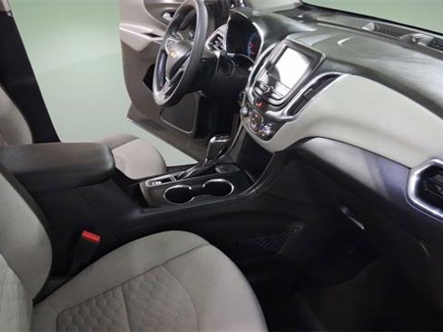 Used 2018 Chevrolet Equinox LS image 14