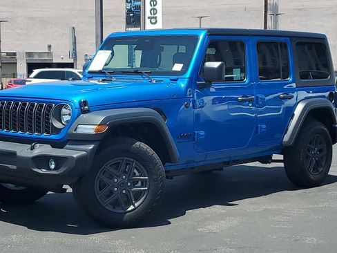 Used 2025 Jeep Wrangler Unlimited Sport AWD/4WD image 2