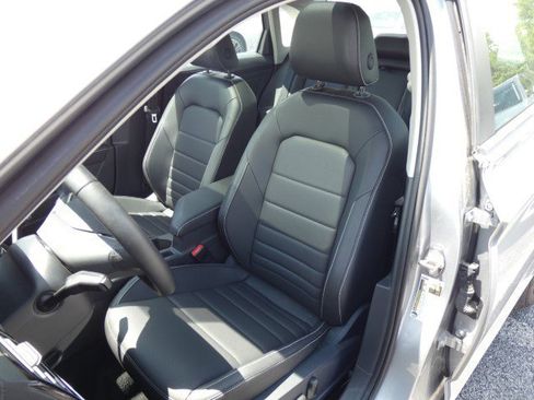 Used 2024 Volkswagen Jetta SE w/ Panoramic Sunroof Package image 25