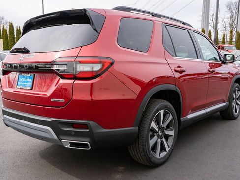 New 2025 Honda Pilot Touring image 6
