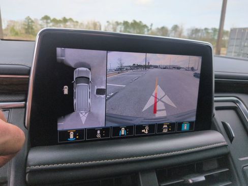 Used 2021 Chevrolet Tahoe Premier w/ Premium Package image 10