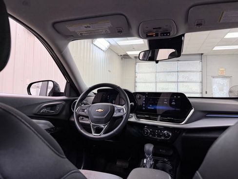 Used 2025 Chevrolet Trax LT w/ Driver Confidence Package FWD image 23