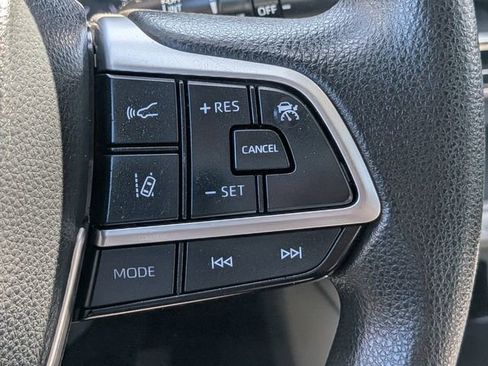 Used 2023 Toyota Highlander L FWD image 24