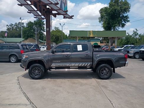 Used 2017 Toyota Tacoma SR5 w/ Tow Package RWD image 25