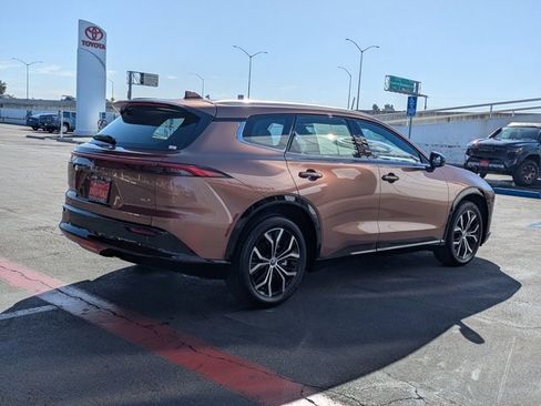 Used 2026 Toyota Crown Signia image 8