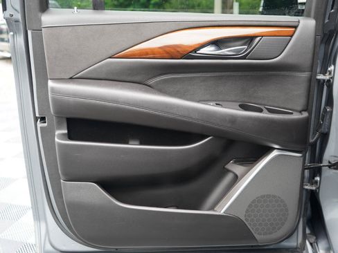 Used 2019 Cadillac Escalade ESV Luxury AWD/4WD image 59