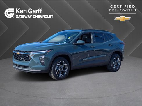 Certified 2025 Chevrolet Trax LT image 1