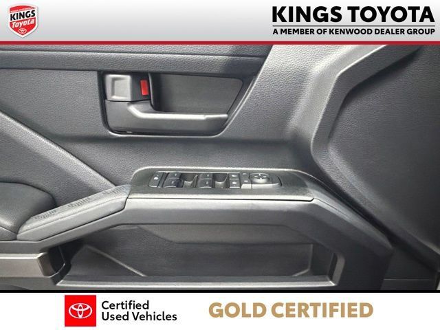 Used 2025 Toyota 4Runner SR5 AWD/4WD image 28
