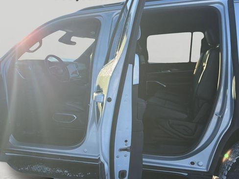 Used 2022 Jeep Wagoneer Series III image 27