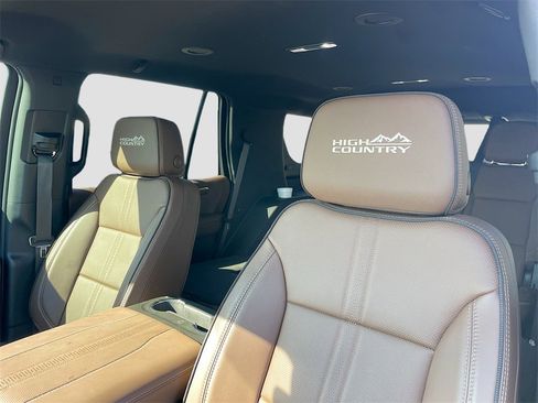 Used 2025 Chevrolet Tahoe High Country image 13