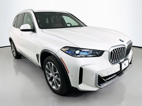Certified 2024 BMW X5 xDrive40i w/ Premium Package image 3
