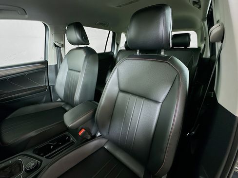 Used 2024 Volkswagen Tiguan Wolfsburg Edition w/ MDO Package, Two-Row AWD/4WD image 19