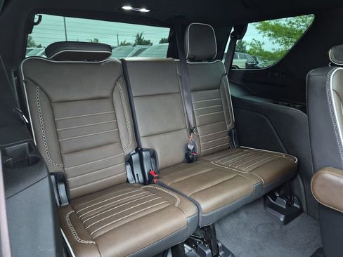 Certified 2025 GMC Yukon Denali Ultimate AWD/4WD image 36