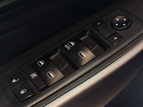 Used 2019 Jeep Cherokee Latitude w/ Popular Appearance Group AWD/4WD image 27