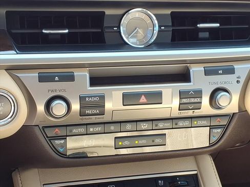 Used 2016 Lexus ES 350 w/ Luxury Package w/Wood Trim FWD image 27