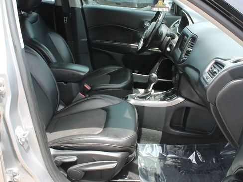 Used 2018 Jeep Compass Latitude w/ Popular Equipment Group AWD/4WD image 24