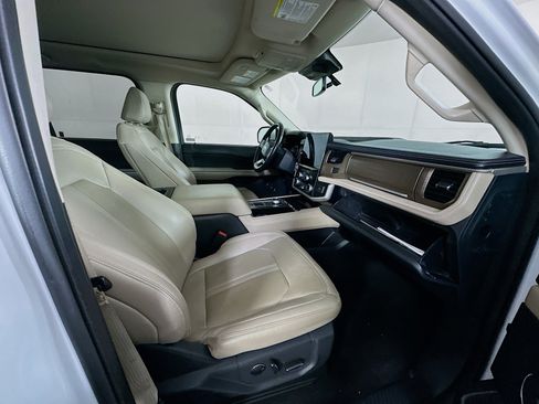Used 2024 Ford Expedition Limited image 34