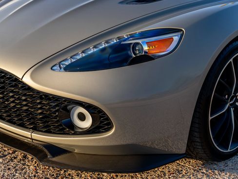 Used 2018 Aston Martin Vanquish Zagato RWD image 33