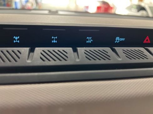 Used 2023 Ford Bronco Wildtrak AWD/4WD image 19