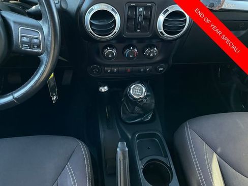 Used 2015 Jeep Wrangler Unlimited Sahara w/ Connectivity Group image 15