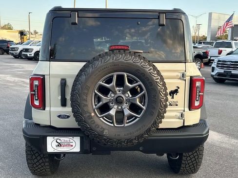 New 2025 Ford Bronco Badlands image 4