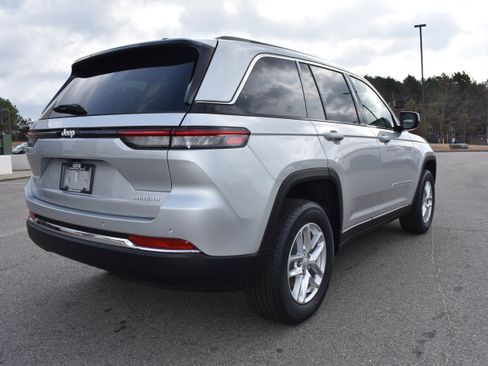 New 2026 Jeep Grand Cherokee Laredo X RWD image 9