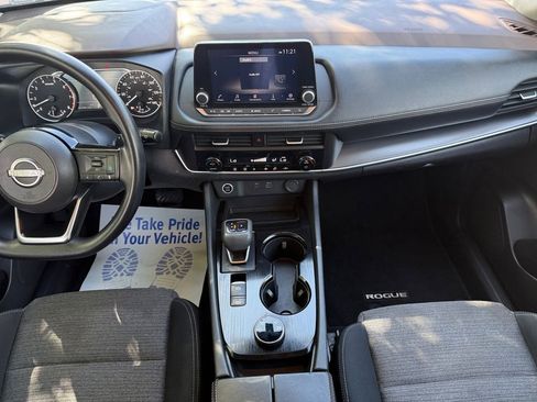 Used 2023 Nissan Rogue SV image 11