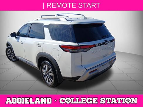 Certified 2024 Nissan Pathfinder SL image 4
