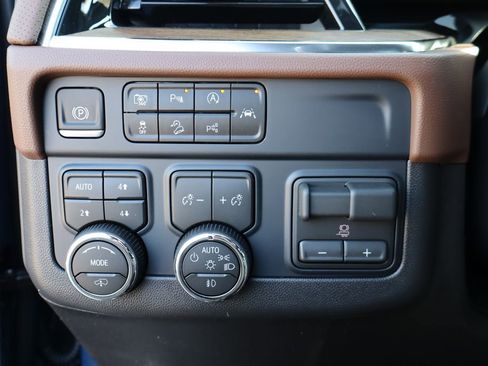 New 2026 Chevrolet Suburban High Country image 15