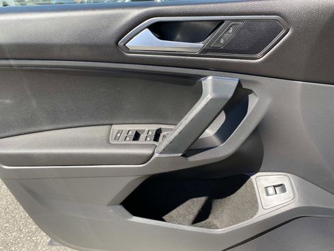 Used 2018 Volkswagen Tiguan SEL AWD/4WD image 22