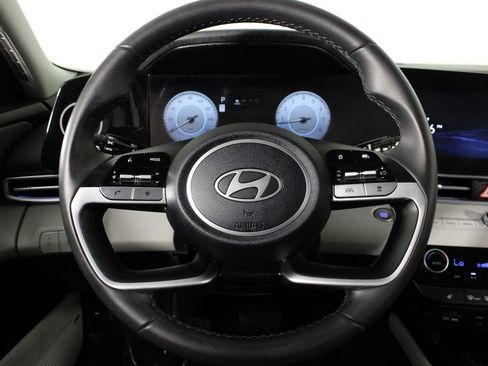 Used 2025 Hyundai Elantra Limited image 8