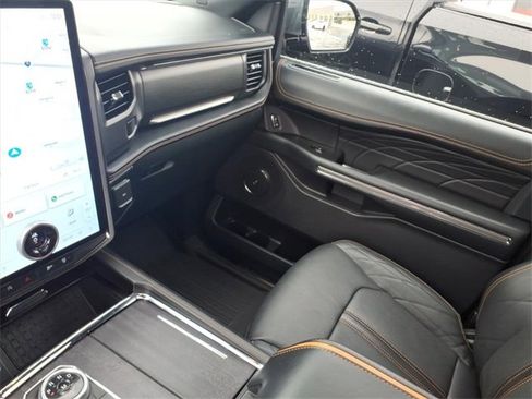 Certified 2024 Ford Expedition Platinum image 23