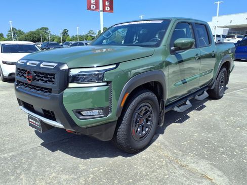 Used 2025 Nissan Frontier Pro-X RWD image 3