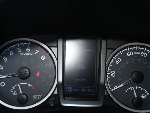 Used 2017 Toyota Tacoma TRD Sport image 14