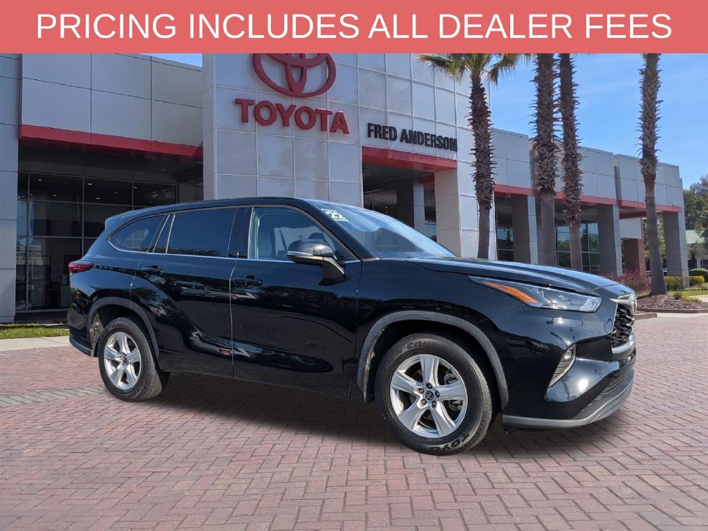 Used 2022 Toyota Highlander LE FWD image 1