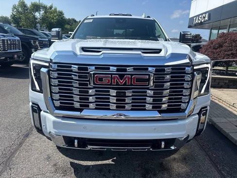 New 2026 GMC Sierra 2500 Denali w/ Denali Reserve Package AWD/4WD image 2