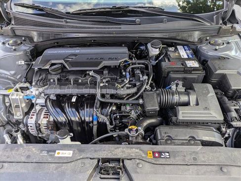 Used 2025 Hyundai Elantra Sport image 21