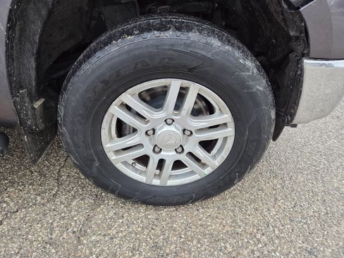 Used 2017 Toyota Tundra SR5 w/ SR5 Upgrade Package image 9