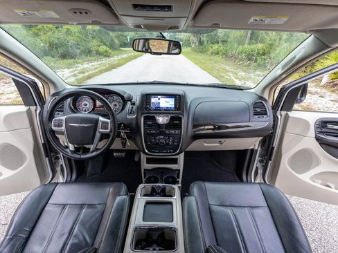 Used 2012 Chrysler Town & Country Touring w/ Entertainment Group #1 FWD image 20