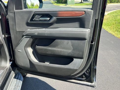 Used 2025 GMC Yukon Denali image 18