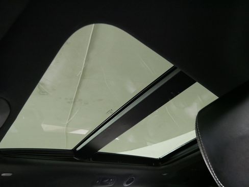 Used 2024 Chrysler Pacifica Premium image 30