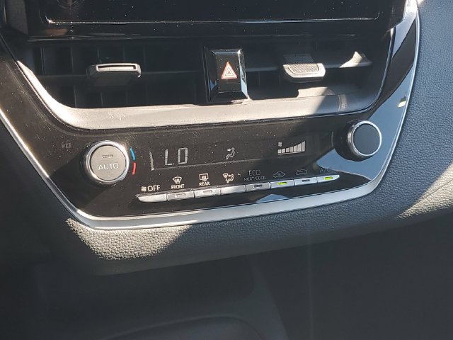 Used 2025 Toyota Corolla LE FWD image 25