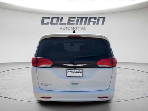 Used 2023 Chrysler Voyager LX FWD image 4