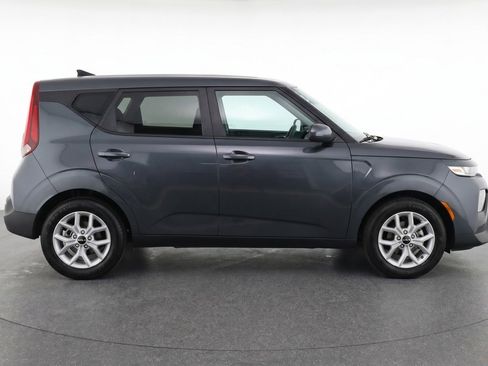 Used 2025 Kia Soul LX w/ LX Technology Package FWD image 11
