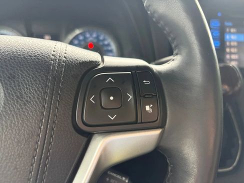 Used 2017 Toyota Sienna XLE Premium AWD/4WD image 32