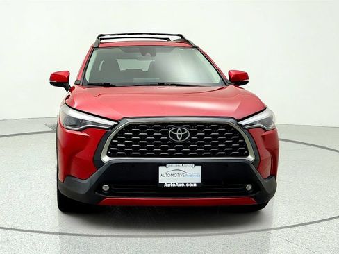 Used 2022 Toyota Corolla Cross XLE w/ Convenience Package FWD image 2