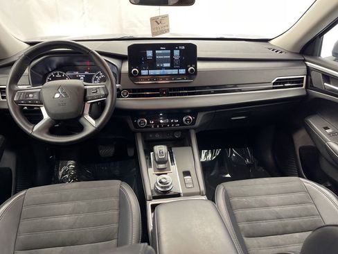 Used 2024 Mitsubishi Outlander SE Black Edition image 9