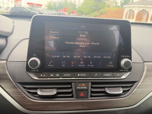 Used 2025 Nissan Altima 2.5 SV FWD image 19