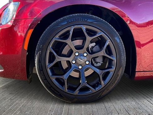 Used 2019 Chrysler 300 Touring w/ Sport Appearance Package image 8